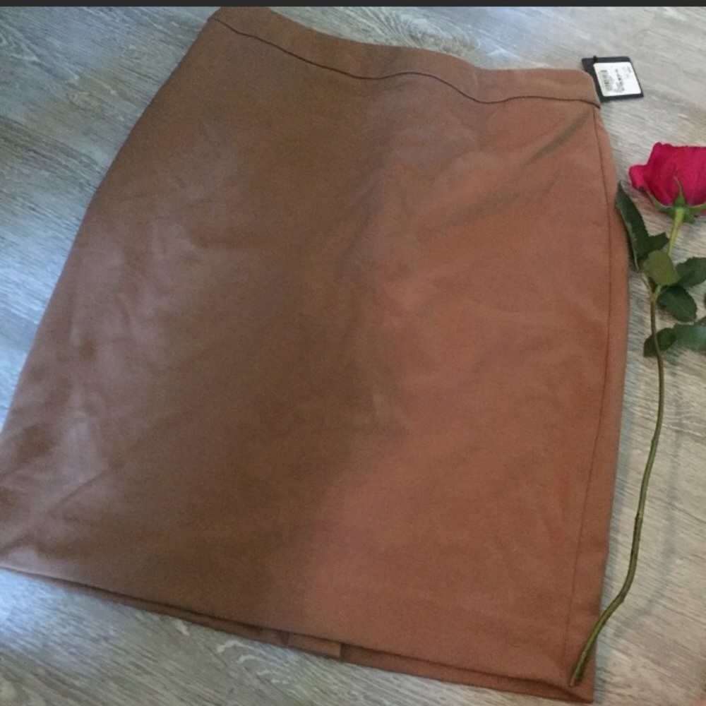 Halogen (Nordstrom) Fitted pencil skirt, sz 4 NWT